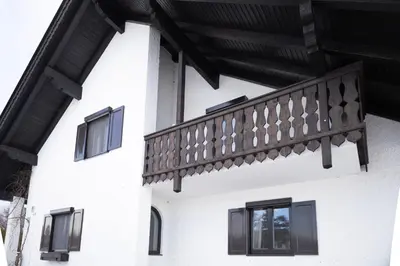 Ein Balkon oder eine Terrasse in der Unterkunft ღLiboria I Aidling Panorama Stilvolles Ferienhaus mit Bergblick