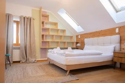 Ein Bett oder Betten in einem Zimmer der Unterkunft ღLiboria I Aidling Panorama Stilvolles Ferienhaus mit Bergblick