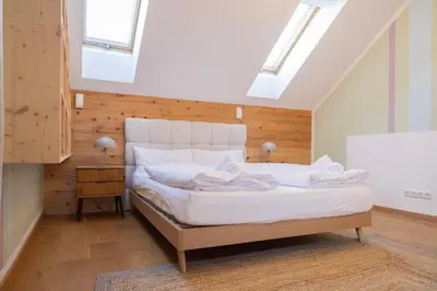 Ein Bett oder Betten in einem Zimmer der Unterkunft ღLiboria I Aidling Panorama Stilvolles Ferienhaus mit Bergblick