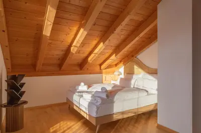 Ein Bett oder Betten in einem Zimmer der Unterkunft ღLiboria I Helle Dachgeschosswohnung in Riegsee-Hagen
