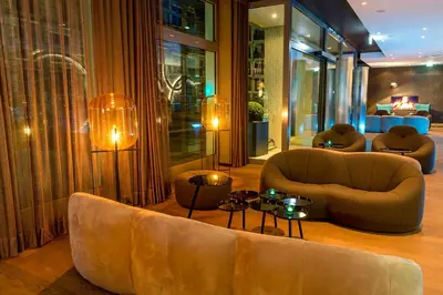 Ein Sitzbereich in der Unterkunft Motel One München-Olympia Gate
