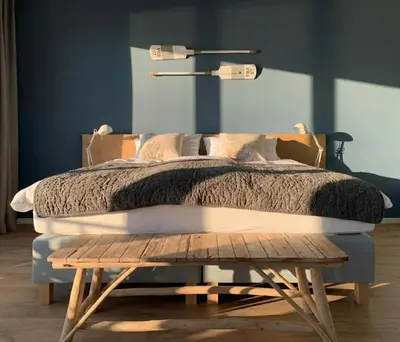 Ein Bett oder Betten in einem Zimmer der Unterkunft QC Quartier Chiemsee Hotel