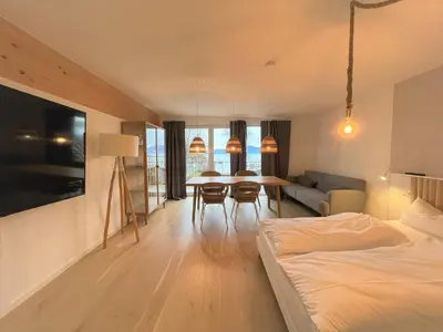 Ein Bett oder Betten in einem Zimmer der Unterkunft QC Quartier Chiemsee Hotel