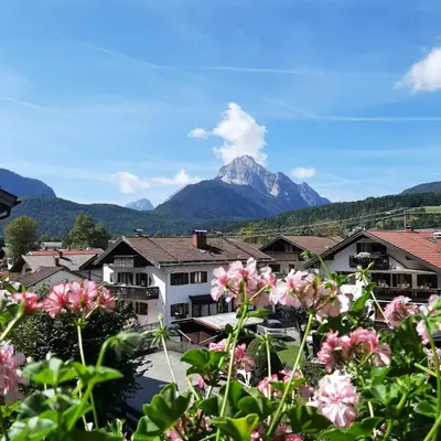Ein allgemeiner Bergblick oder ein Berglick von der Ferienwohnung aus