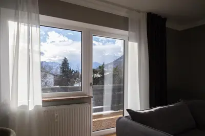 Ein allgemeiner Bergblick oder ein Berglick von der Ferienwohnung aus