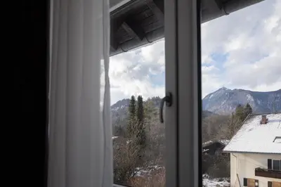 Ein allgemeiner Bergblick oder ein Berglick von der Ferienwohnung aus