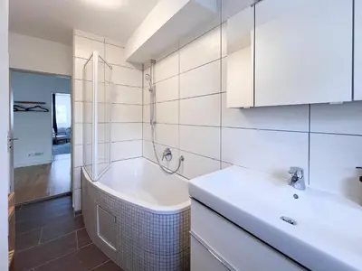 Ein Badezimmer in der Unterkunft Holiday rental I Eschenlohe, Spacious Group Apartment, Mountain View