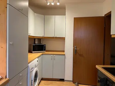 Küche/Küchenzeile in der Unterkunft Terrassenwohnung in ruhiger Lage -3 Zimmer A96 nähe