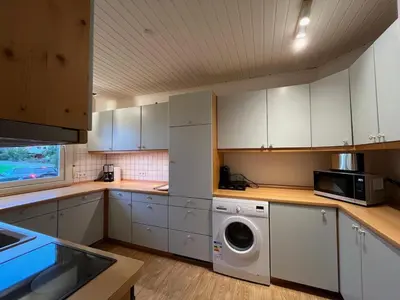 Küche/Küchenzeile in der Unterkunft Terrassenwohnung in ruhiger Lage -3 Zimmer A96 nähe
