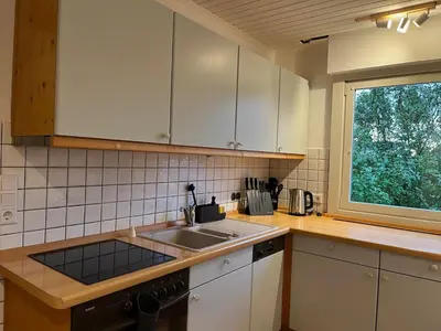 Küche/Küchenzeile in der Unterkunft Terrassenwohnung in ruhiger Lage -3 Zimmer A96 nähe