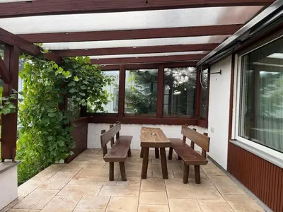 Ein Balkon oder eine Terrasse in der Unterkunft Terrassenwohnung in ruhiger Lage -3 Zimmer A96 nähe