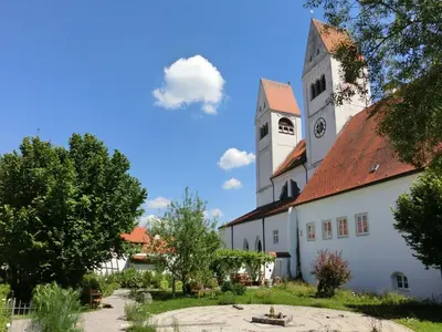 Das Gebäude in dem sich das Ferienhaus befindet