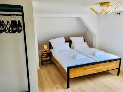 Ein Bett oder Betten in einem Zimmer der Unterkunft EDEN - Penthouse-Loft über den Dächern Kaufbeurens