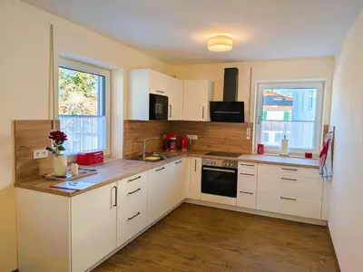 Küche/Küchenzeile in der Unterkunft Haus am Mühlenweg - neue, sonnendurchflutete Appartements mit Aufzug und Tiefgarage - barrierefrei