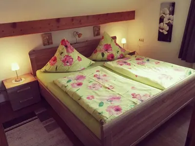 Ein Bett oder Betten in einem Zimmer der Unterkunft Ferienwohnung Lackerschmid J.&R.