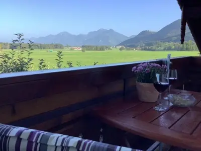 Ein allgemeiner Bergblick oder ein Berglick von der Ferienwohnung aus
