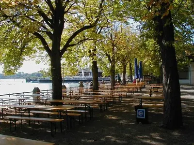 Blick auf einen Fluss in der Nähe des Ferienhauses