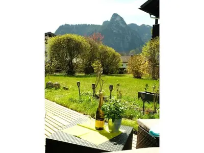 Ein allgemeiner Bergblick oder ein Berglick von des Ferienhauses aus