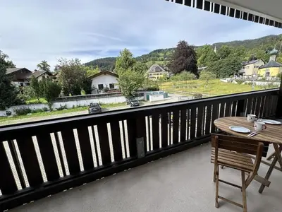 Ein allgemeiner Bergblick oder ein Berglick von der Ferienwohnung aus