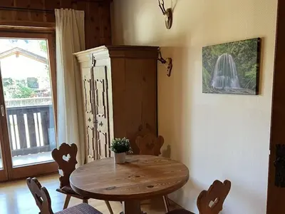 Grundriss der Unterkunft Pine-paneled room by the lake