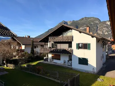 Ein allgemeiner Bergblick oder ein Berglick von der Ferienwohnung aus