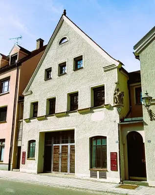 Das Gebäude in dem sich die Ferienwohnung befindet
