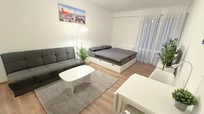 Ein Sitzbereich in der Unterkunft Modern, quiet apartment right by S-Bahn - close to Munich & airport