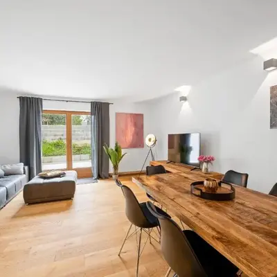 Moderne Ferienwohnung mit Bergblick und großer Terrasse nahe Simssee
