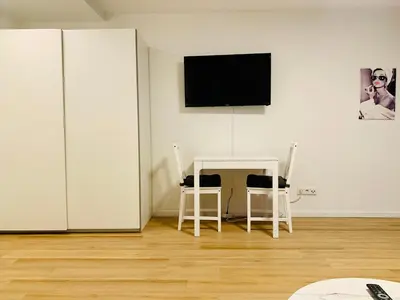 TV/Unterhaltungsangebot in der Unterkunft Modernes 1 Zimmer Appartement direkt am Wörthsee