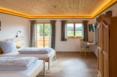 Ein Bett oder Betten in einem Zimmer der Unterkunft Kaffeekandl Café & Pension