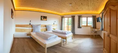 Ein Bett oder Betten in einem Zimmer der Unterkunft Kaffeekandl Café & Pension