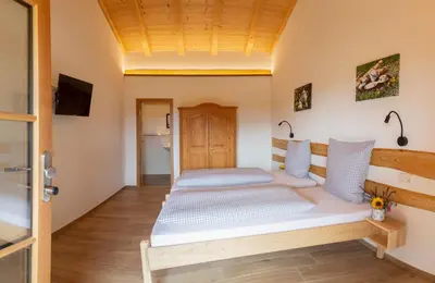 Ein Bett oder Betten in einem Zimmer der Unterkunft Kaffeekandl Café & Pension