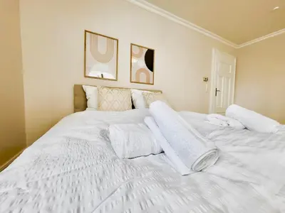 Ein Bett oder Betten in einem Zimmer der Unterkunft EDEN - Premium City-Loft im Herzen Kaufbeurens