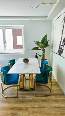 Ein Sitzbereich in der Unterkunft Beautiful new L apartment -15 min to Octoberfest