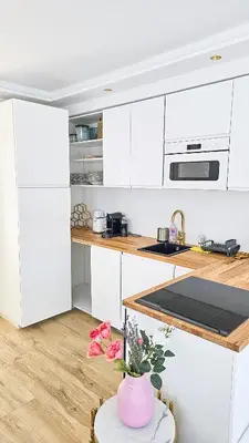 Küche/Küchenzeile in der Unterkunft Beautiful new R apartment -15 min to Octoberfest