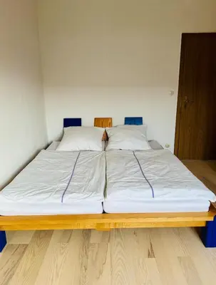 Ein Bett oder Betten in einem Zimmer der Unterkunft Cozy house with courtyard