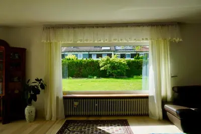 Ein Garten an der Unterkunft Cozy house with courtyard