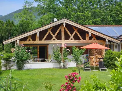 Ein allgemeiner Bergblick oder ein Berglick von des Ferienhauses aus