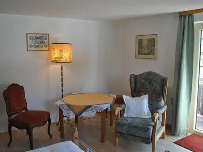 Ein Sitzbereich in der Unterkunft Apartment Gemütliche Ferienwohnung in Unterammergau by Interhome
