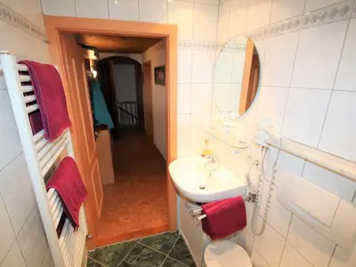 Ein Badezimmer in der Unterkunft Apartment Schwalbe by Interhome