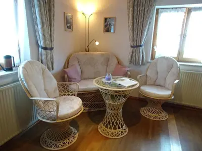 Ein Sitzbereich in der Unterkunft Apartment FeWo Bärli by Interhome
