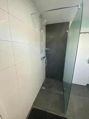Ein Badezimmer in der Unterkunft 2 Zimmer-Wohnung ruhig modern zentrumsnah