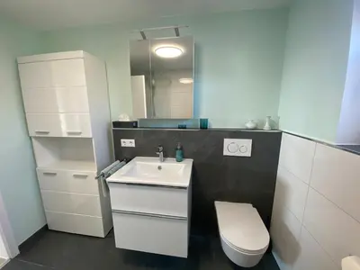 Ein Badezimmer in der Unterkunft 2 Zimmer-Wohnung ruhig modern zentrumsnah