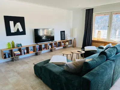 TV/Unterhaltungsangebot in der Unterkunft Geräumige Panorama-Bergwohnung mit Sauna Gruppen & Familien