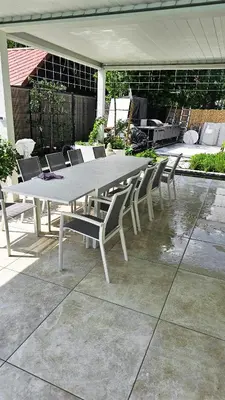 Ein Patio oder anderer Außenbereich in der Unterkunft Luxurious large home with Pool, Garden, Koi Pond only 12 min to Octoberfest