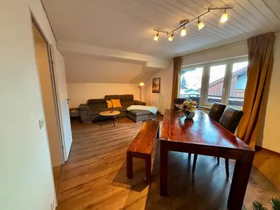 Ein Sitzbereich in der Unterkunft Ruhig gelegene Ferienwohnung am Waldrand