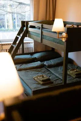 Ein Bett oder Betten in einem Zimmer der Unterkunft 2 Zimmer Retro City Apartment in der Altstadt