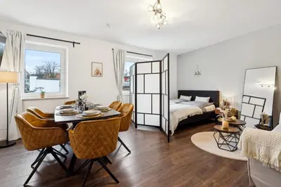 Ein Bett oder Betten in einem Zimmer der Unterkunft NEW Proud Stay Augsburg Historisches Viertel
