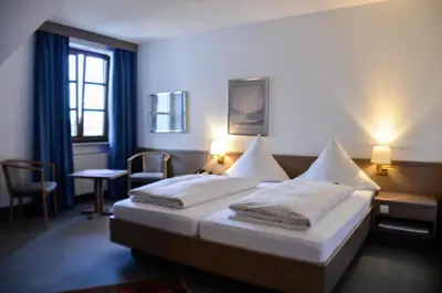 Ein Bett oder Betten in einem Zimmer der Unterkunft Hotel Rössle