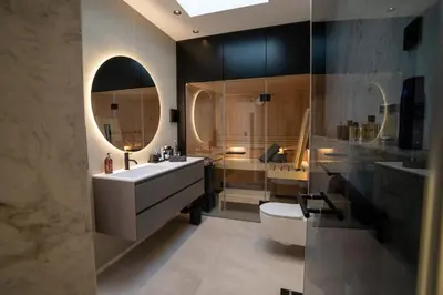 Ein Badezimmer in der Unterkunft Außergewöhnliches lichtdurchflutetes Penthouse im Zentrum